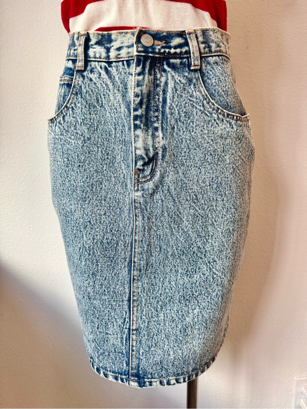 Vintage JORDACHE Light Blue Acid Wash Denim Skirt with Bow Accents - Picture 5 of 11